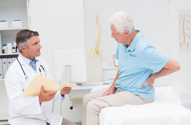 Un patient arthrose à un rendez-vous médical